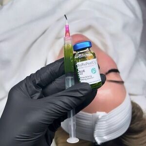 Revitalizing Skincare Solution - Green